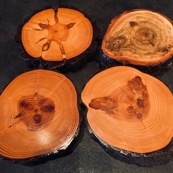 Set of 4 wooden Cypress coasters - Picture 3 of 9
